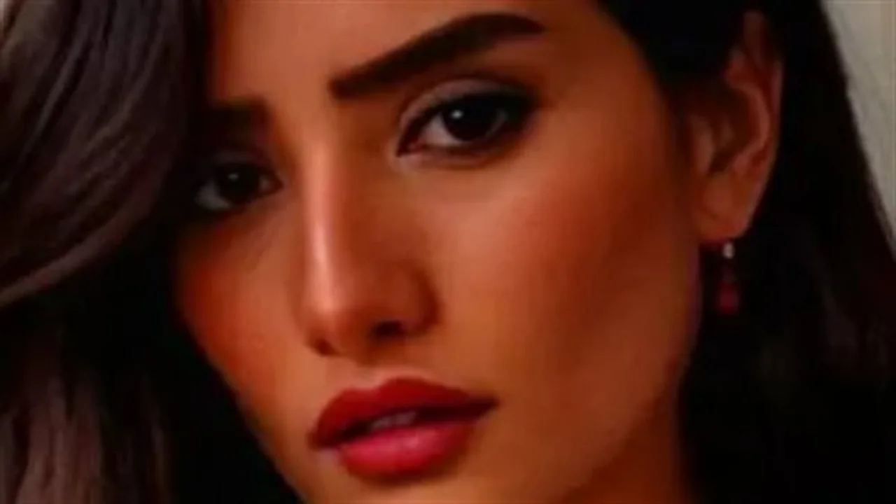 نسب يعود لسنوات.. نقابة الأشراف تمنح توائم الفنانة زينة شهادات رسمية الأصالة